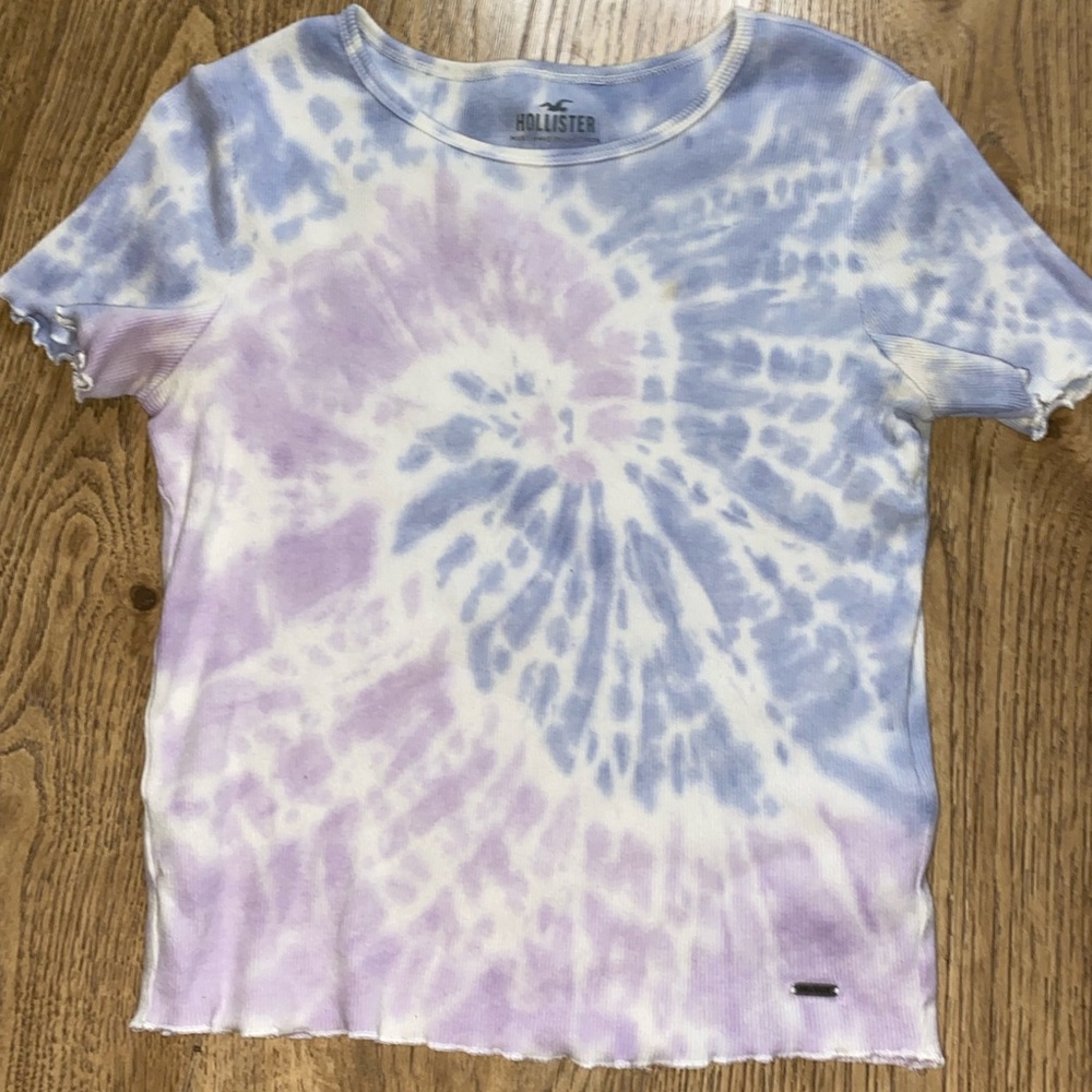 Hollister tee, tie dye purple blue and white size xs